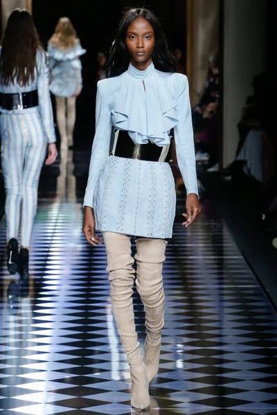 Look 19
